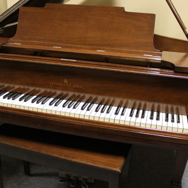 Steinway 5′ 7″ Baby Grand Piano