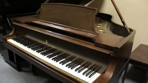 Steinway 5′ 11″ Grand Piano
