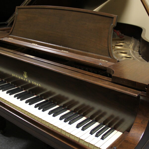 Steinway 5′ 11″ Grand Piano