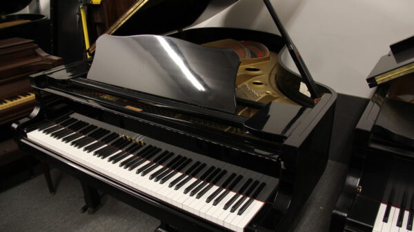 Yamaha 6′ 1″ Grand Piano
