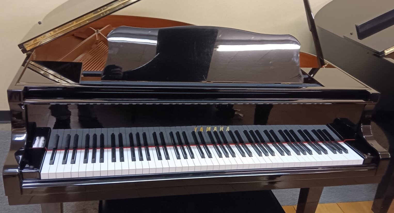 Yamaha 5'Baby Grand Piano