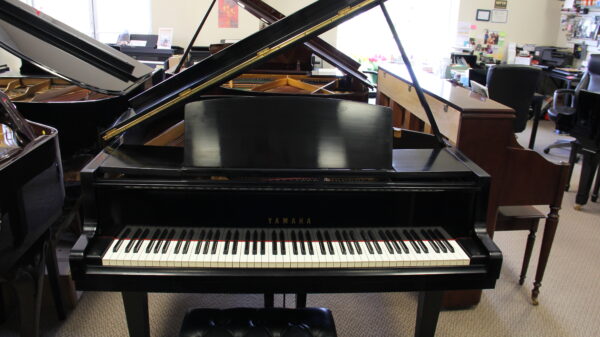 Yamaha 5′ 3″ Baby Grand Piano