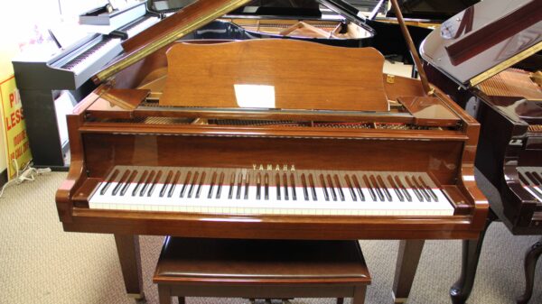 Used Yamaha 5' 3" Baby Grand Piano Model GH1 Traditional Walnut Polish
