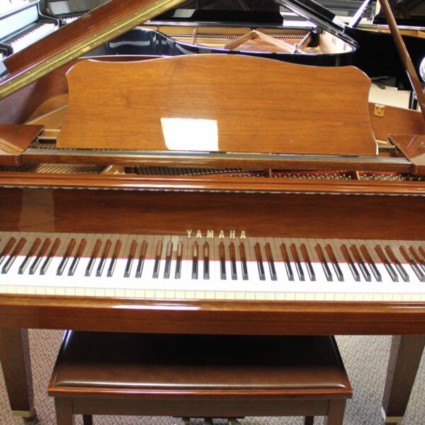 Used Yamaha 5' 3" Baby Grand Piano Model GH1 Traditional Walnut Polish