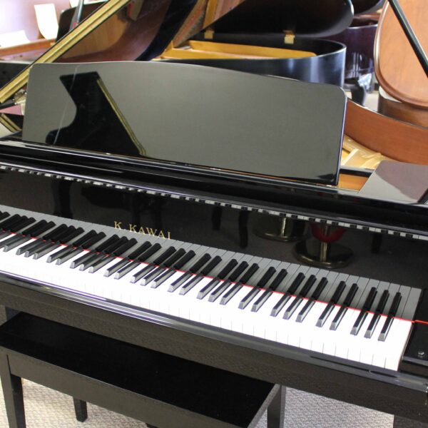 Kawai 5' Baby Grand Piano, certified preowned Model GM-10, Traditional Ebony Polish wiht matching bench and an 8 Year Guarantee - Parts & Labor
