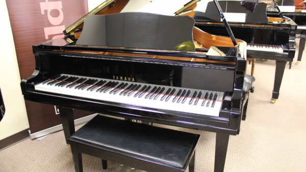 Yamaha 5' 3" Conservatory Grand Piano, Model GC1 Traditional Ebony Polish, Certified Preowned with matching bench and 8 Year Guarantee - Parts & Labor