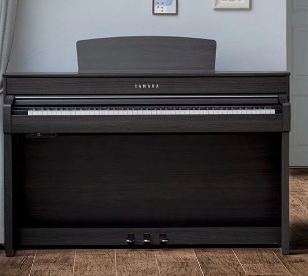 Yamaha Clavinova CLP-745 Digital Piano