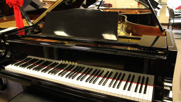 Yamaha 5' 7" Artist Grand Piano
