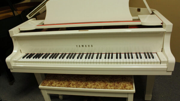 Yamaha 5′ 7″ Grand Piano