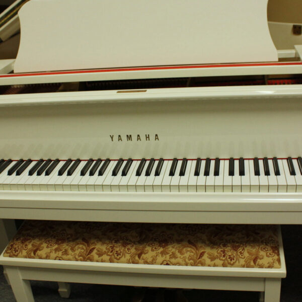 Yamaha 5′ 7″ Grand Piano
