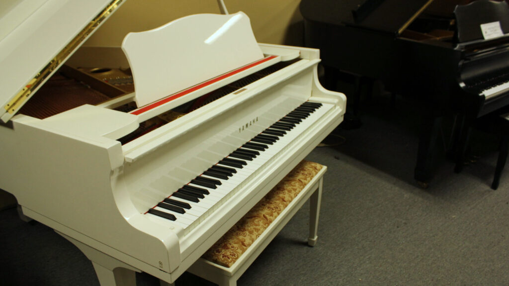 Buy Used Yamaha 5' 7" Grand Piano from B Natural Pianos Store, Rockaway NJ
