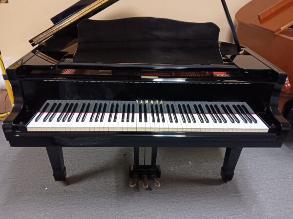 Yamaha 5’8” Baby Grand Piano