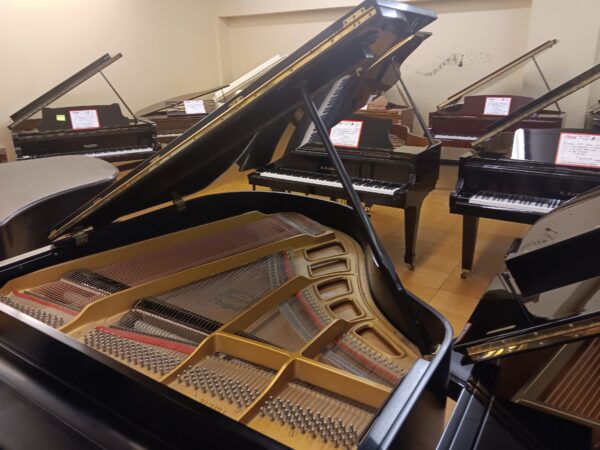 Yamaha 5’ 3” Baby Grand Piano - Image 3