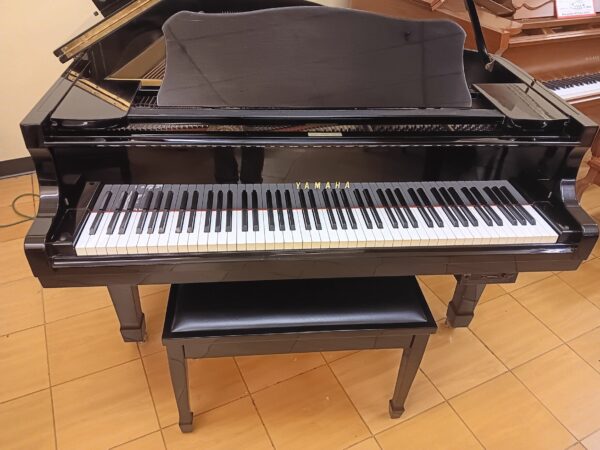 Yamaha 5’ 8” Baby Grand Piano
