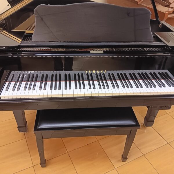 Yamaha 5’ 8” Baby Grand Piano