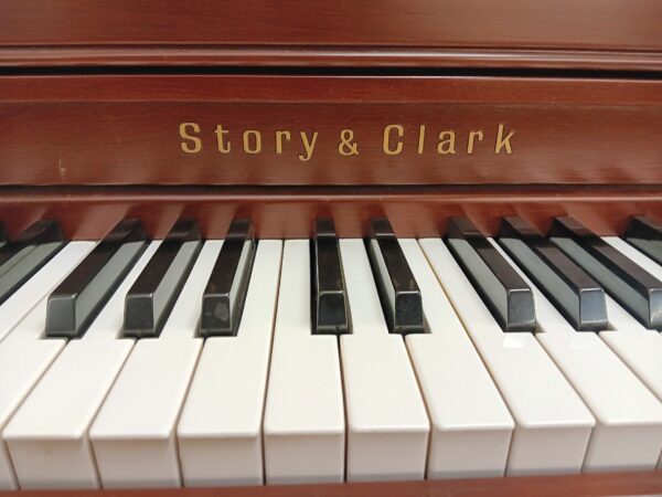 Story & Clark - Image 12