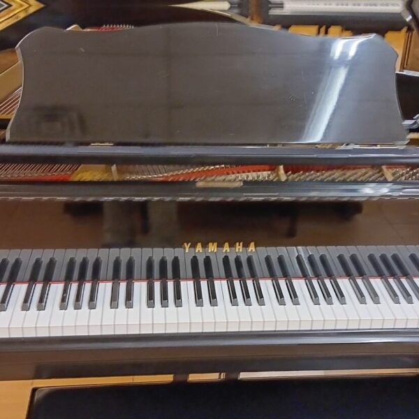 Yamaha 5’ 8” Baby Grand Piano