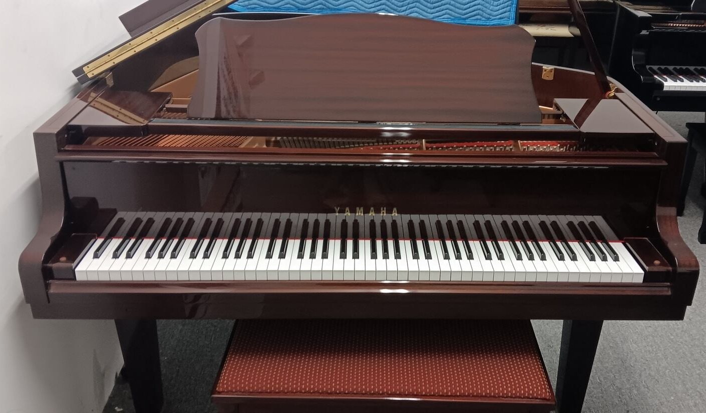 Yamaha 5’ 3” Baby Grand Piano