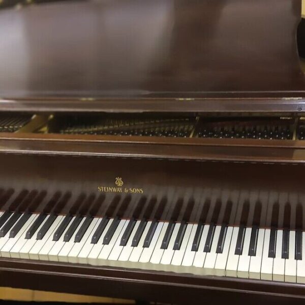 Steinway 5’ 7” Baby Grand Piano