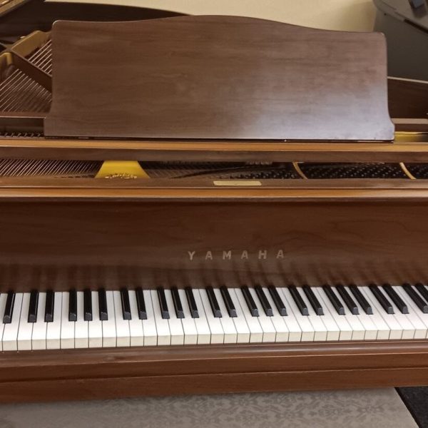 Yamaha 5’ 8” Baby Grand Piano
