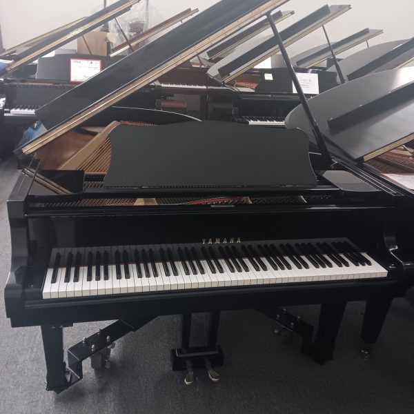 Yamaha 5’ 3” Baby Grand Piano